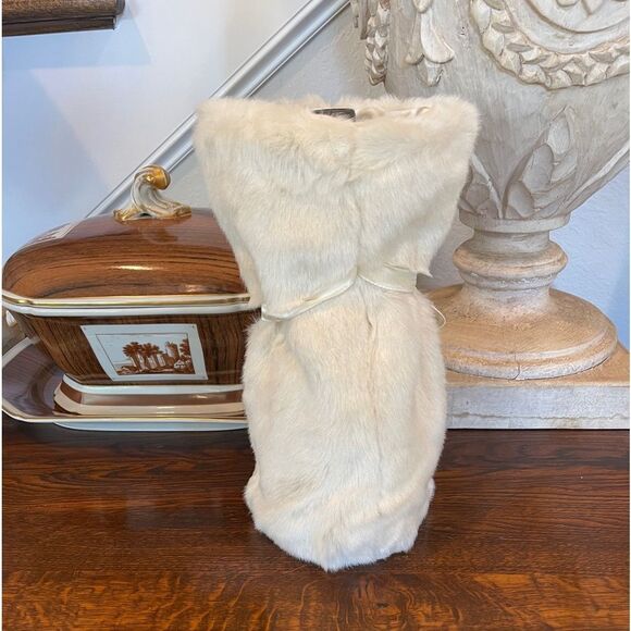 Pottery Barn Faux Fur Cream, Off-White Wine Holder NWT - Picture 3 of 8